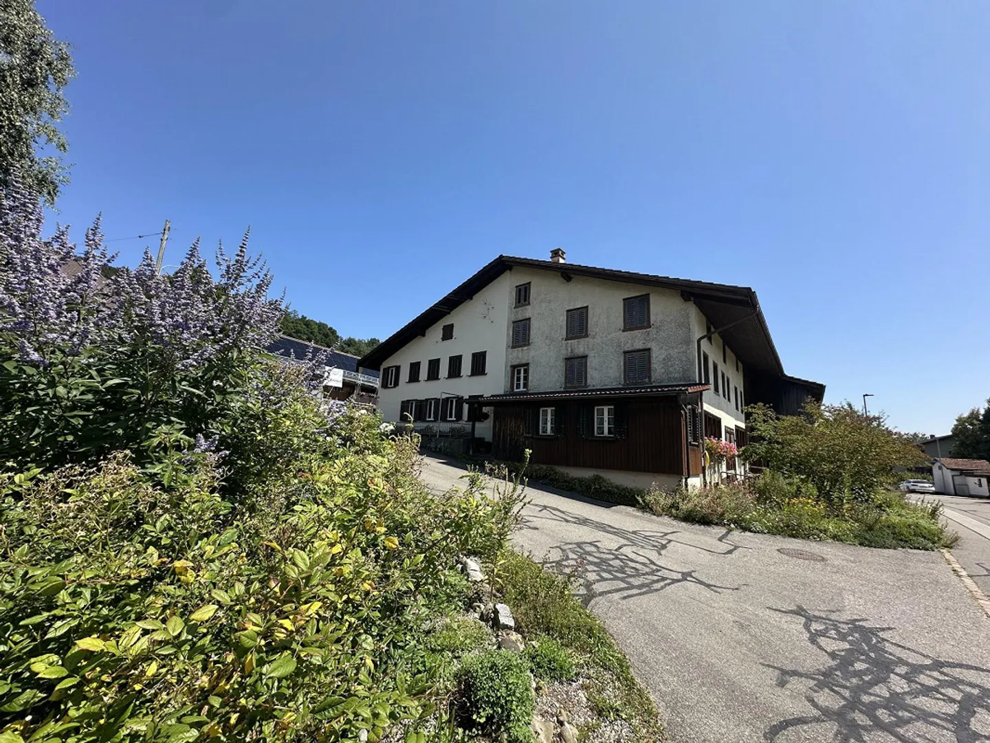 HISTORISCHES FLARZHAUS mit grosser Scheune und Ausbaupotenzial - Foto 3 von 16