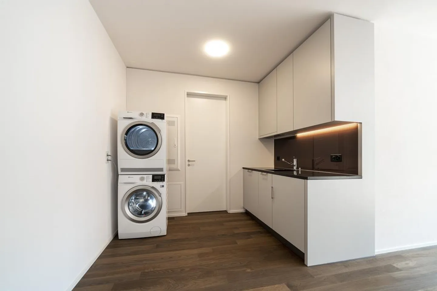 Petite, élégante appartement dans un emplacement recherché - Photo 2 sur 7