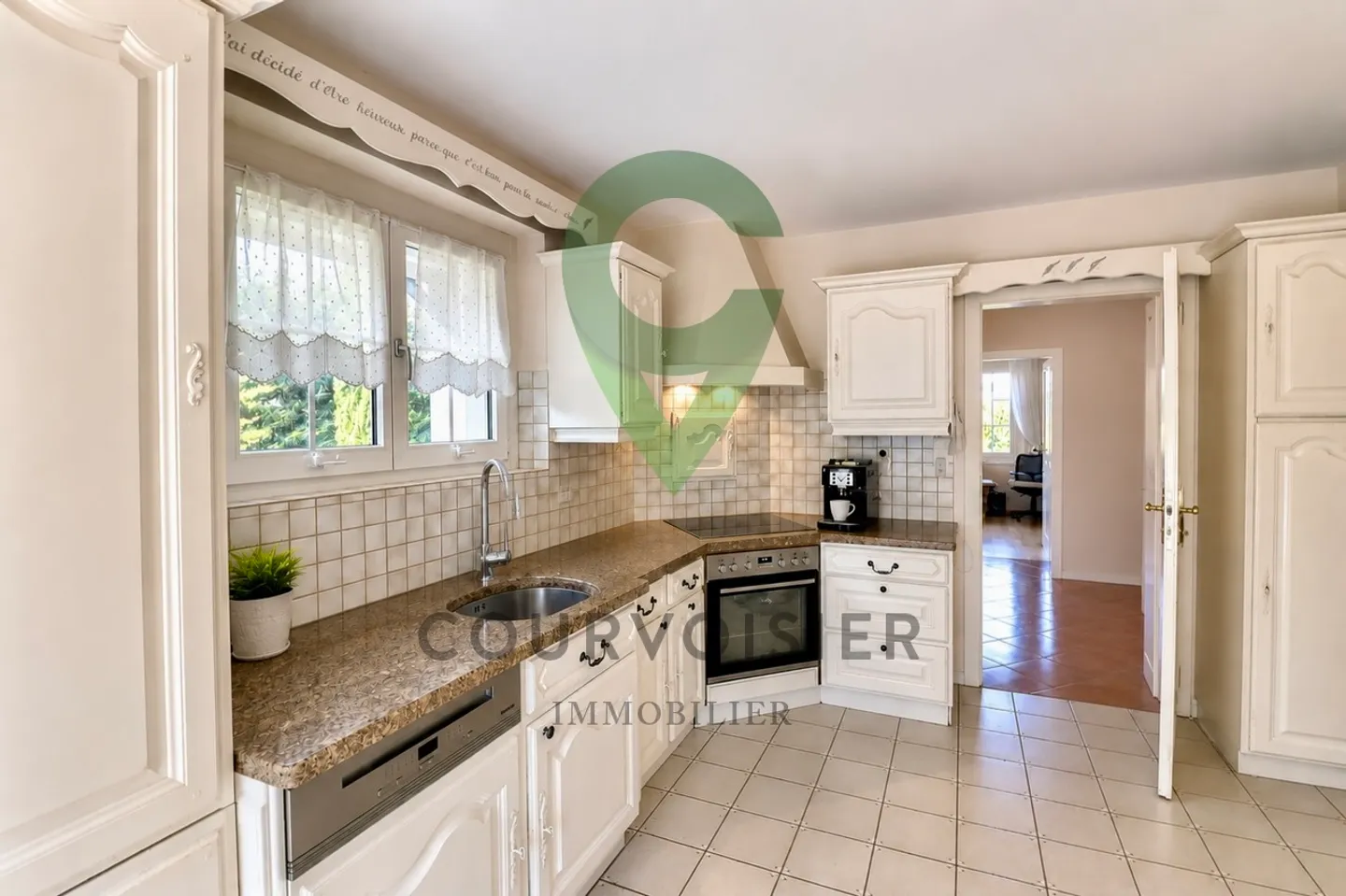 Elegante Casa Familiare con Piscina - Foto 3 di 14