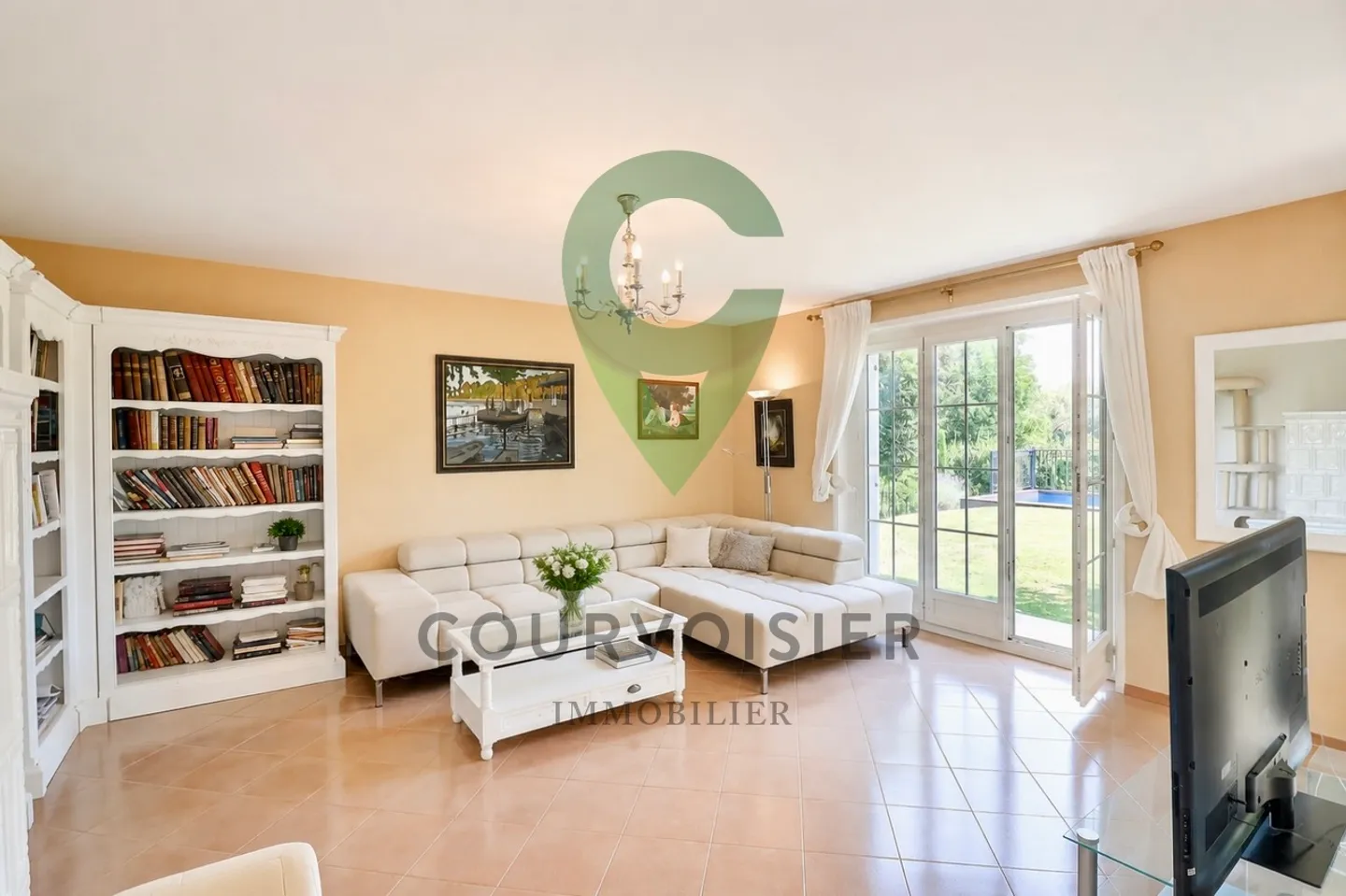 Elegante Casa Familiare con Piscina - Foto 5 di 14