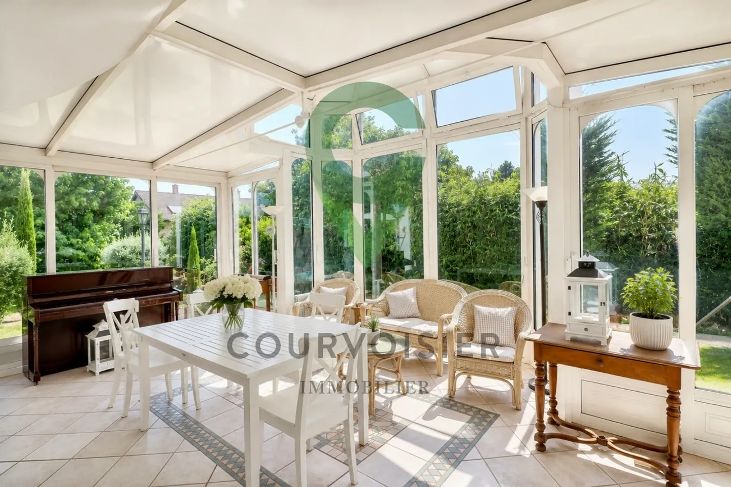 Elegante Casa Familiare con Piscina - Foto 6 di 14
