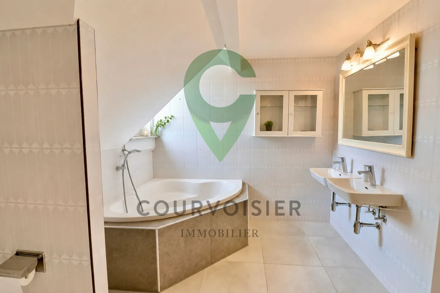 Elegante Casa Familiare con Piscina - Foto 8 di 14
