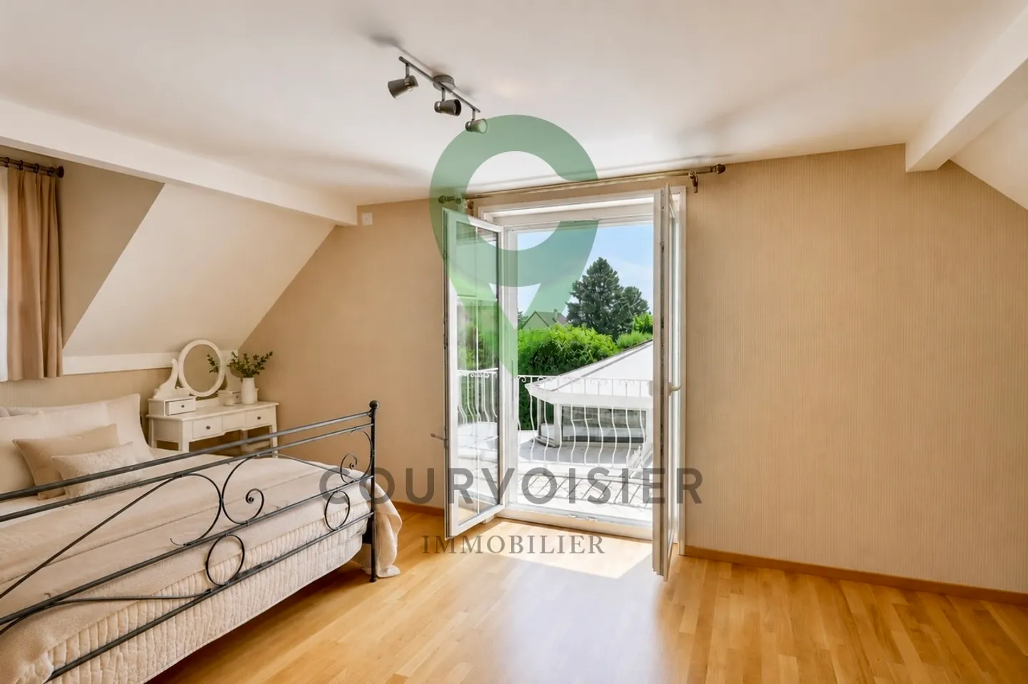Elegante Casa Familiare con Piscina - Foto 9 di 14