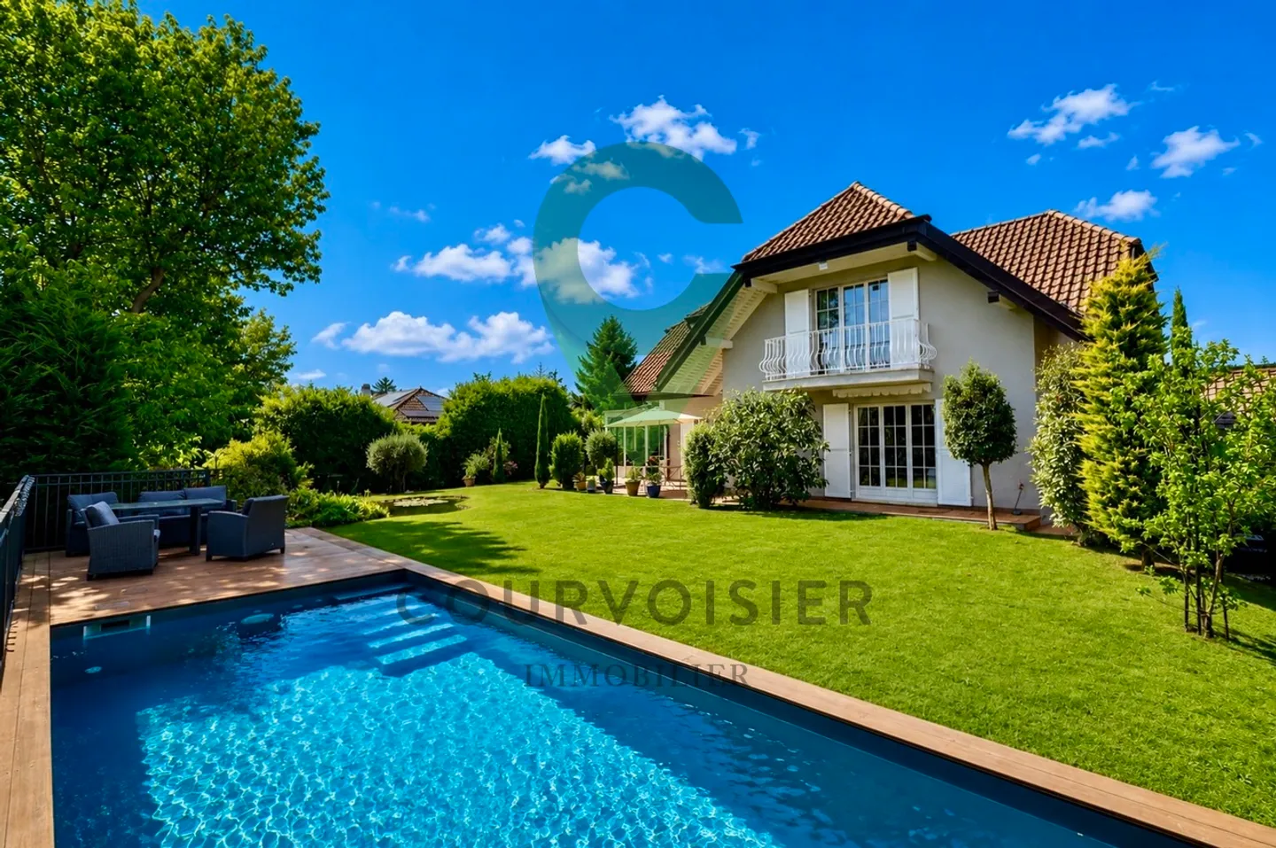 Elegante Casa Familiare con Piscina - Foto 10 di 14