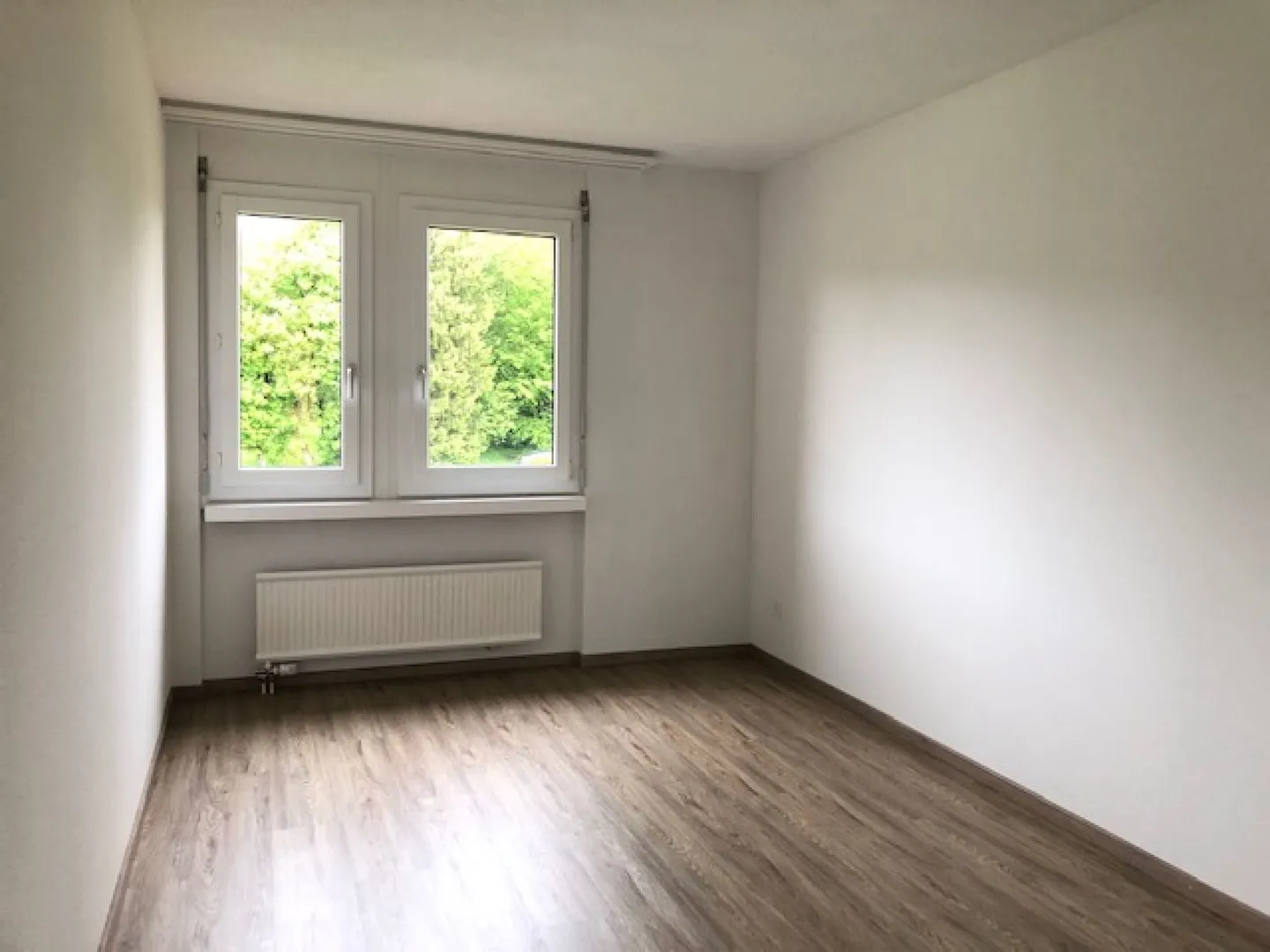 Appartement confortable de 3,5 pièces avec coin salon dans le jardin - Photo 1 sur 6