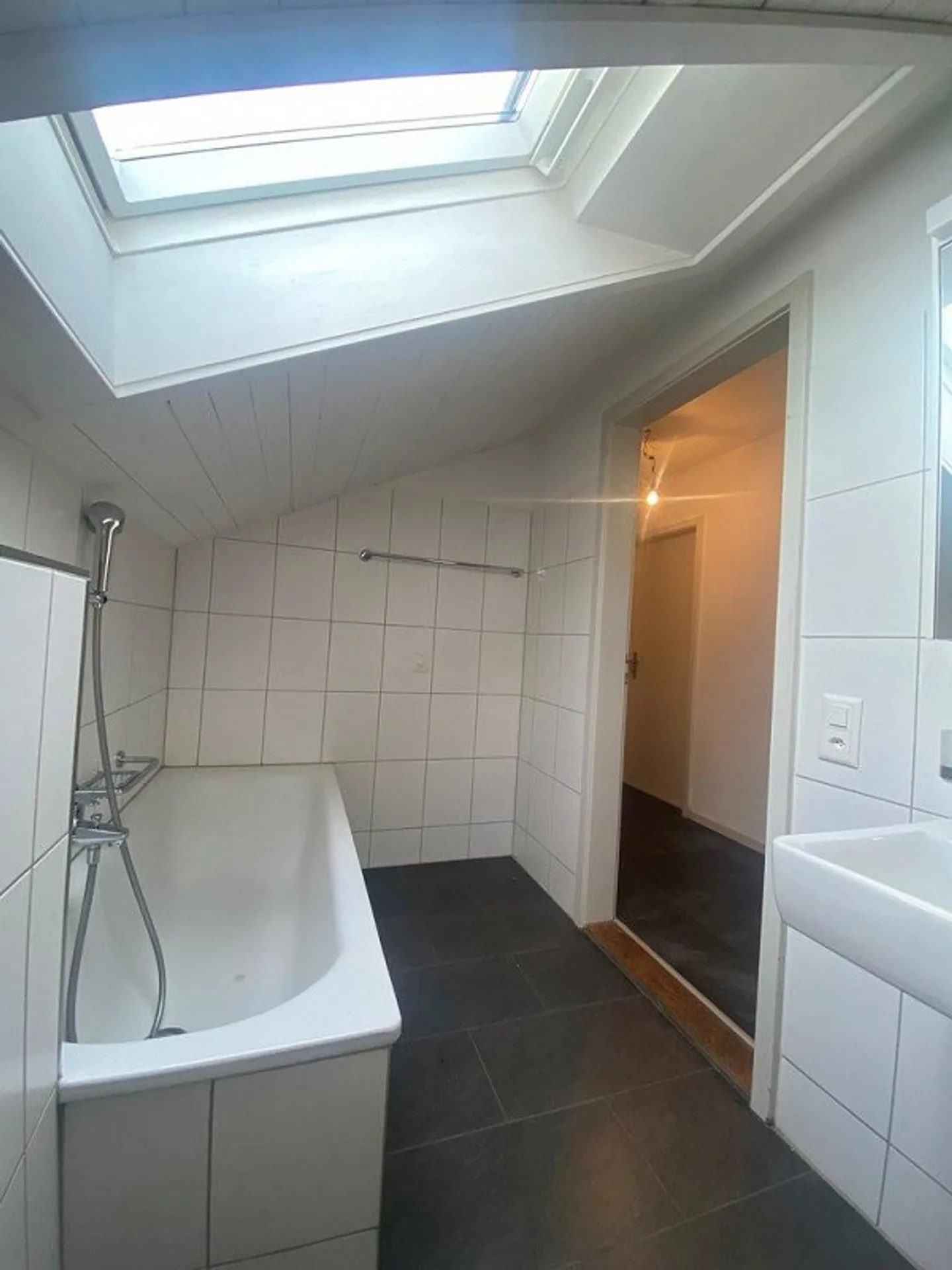 Appartement mansardé de 2 pièces - Photo 3 sur 7