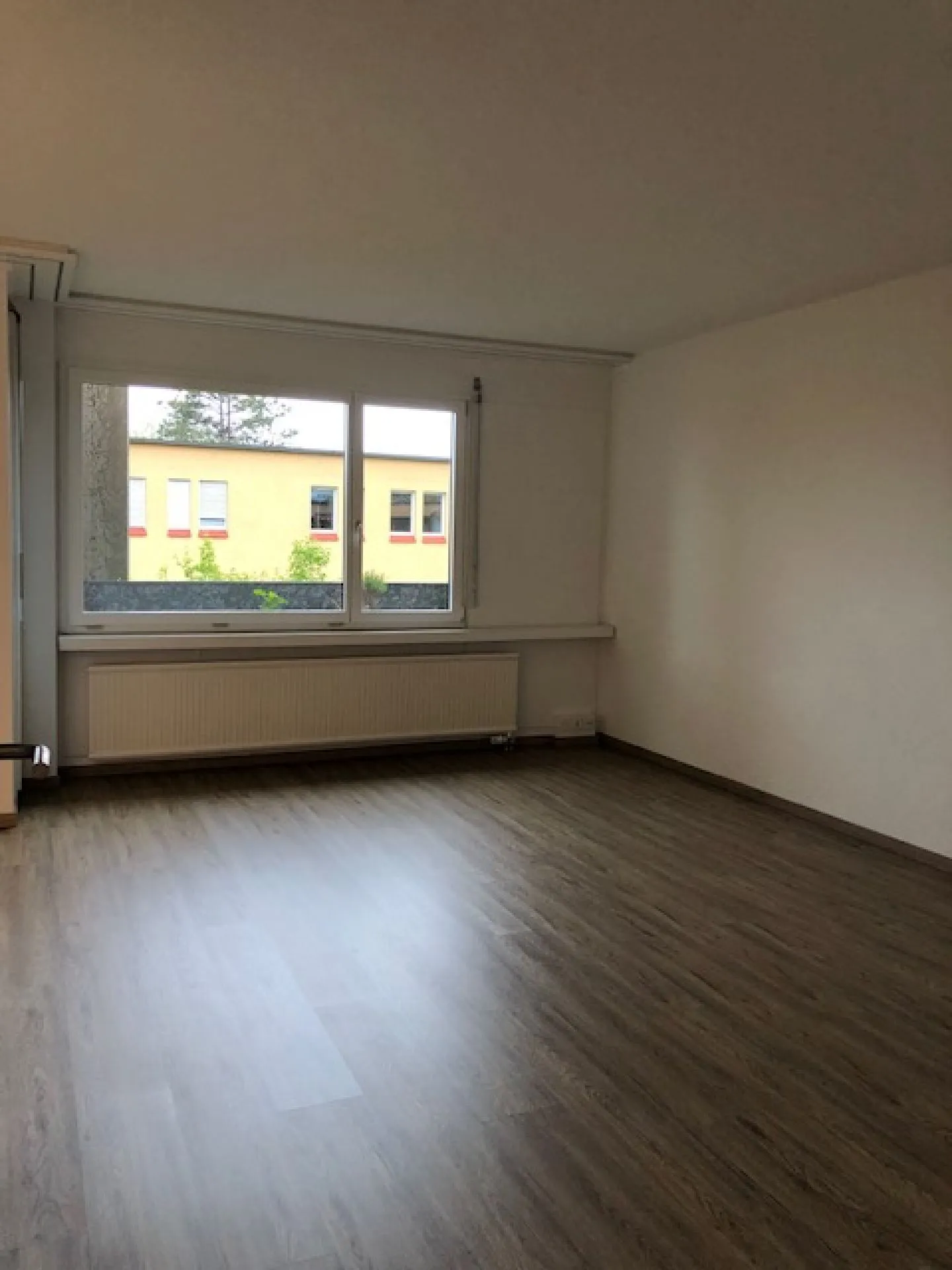 Appartement confortable de 3,5 pièces avec coin salon dans le jardin - Photo 3 sur 6