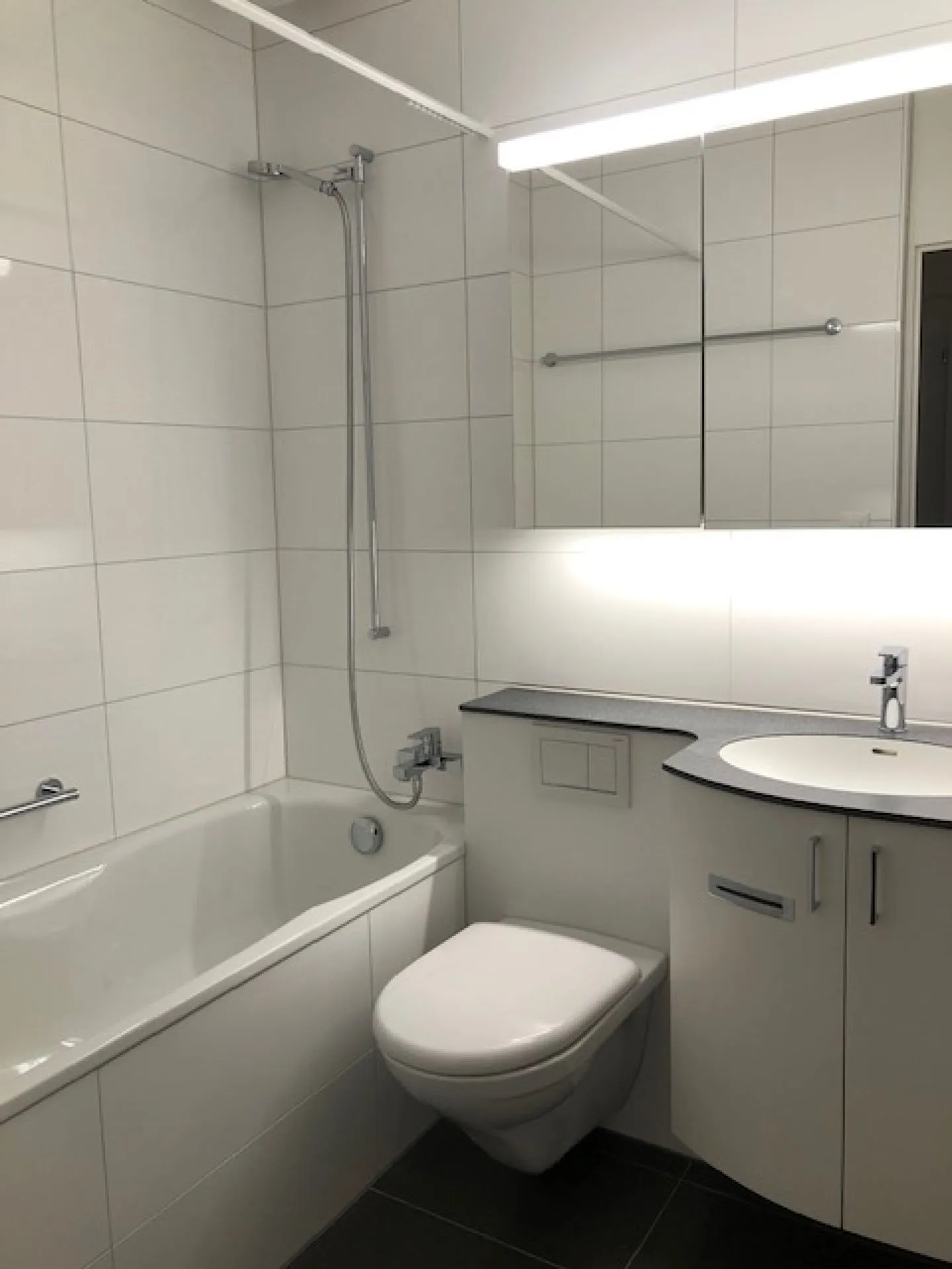 Appartement confortable de 3,5 pièces avec coin salon dans le jardin - Photo 4 sur 6