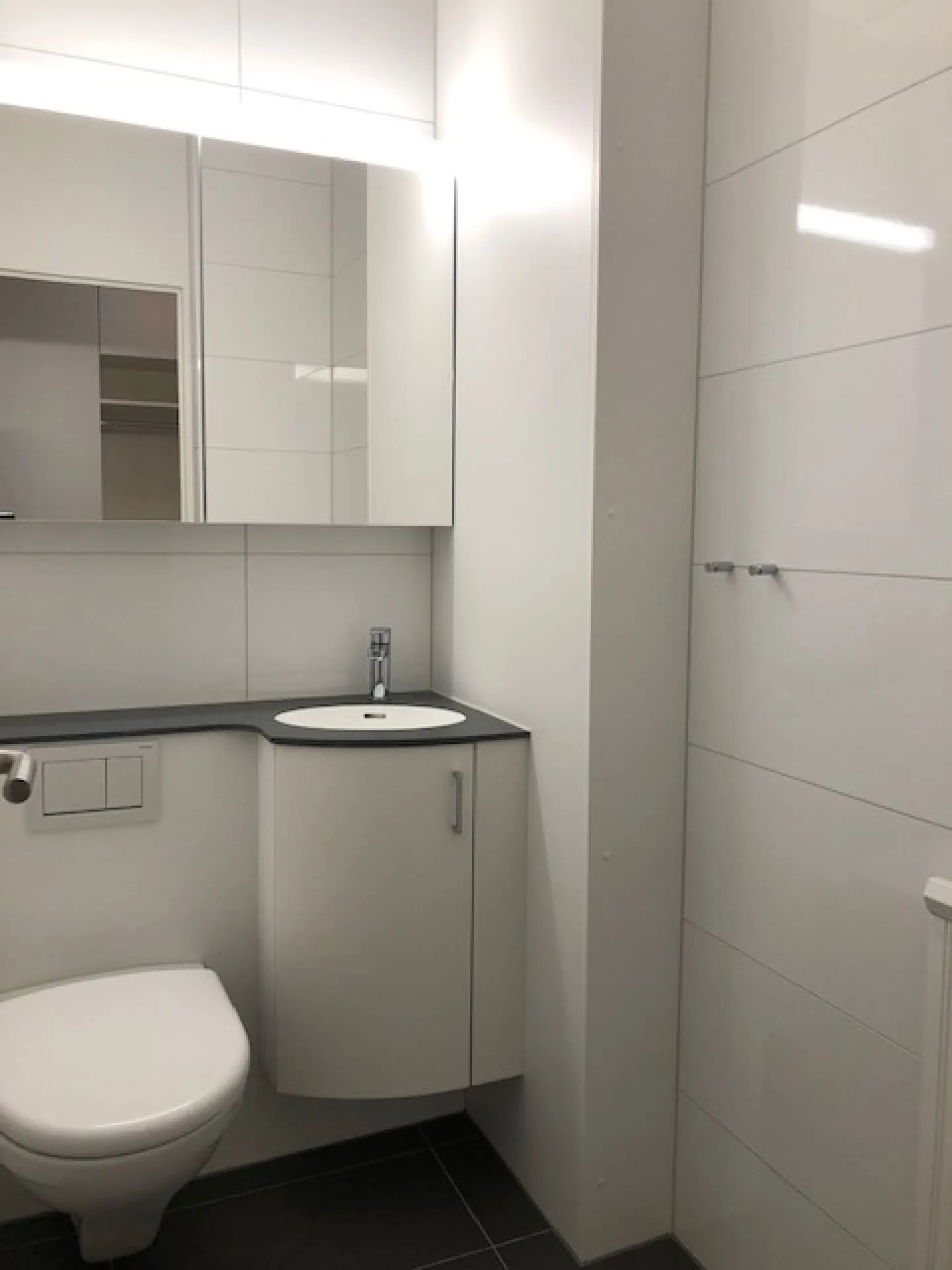 Appartement confortable de 3,5 pièces avec coin salon dans le jardin - Photo 5 sur 6