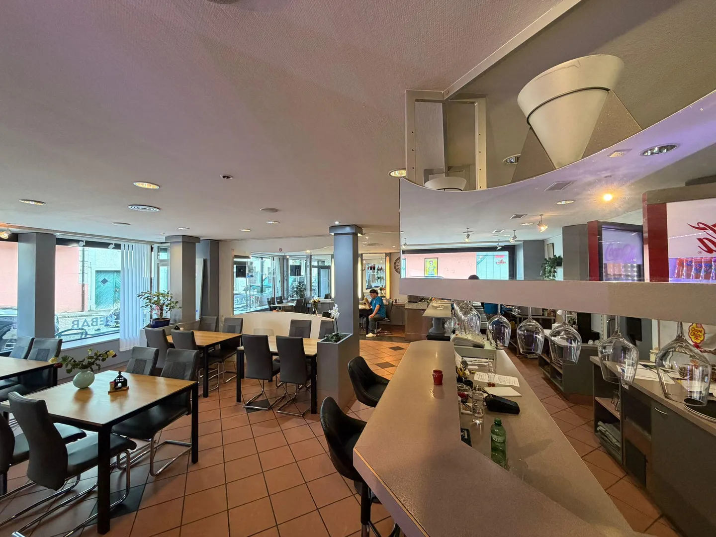 Edificio Commerciale a Moutier - Foto 3 di 3