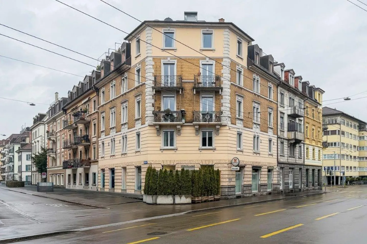 Charmante appartement ancien de 3.0 pièces - entièrement rénové dans un emplacement central - Photo 1 sur 12