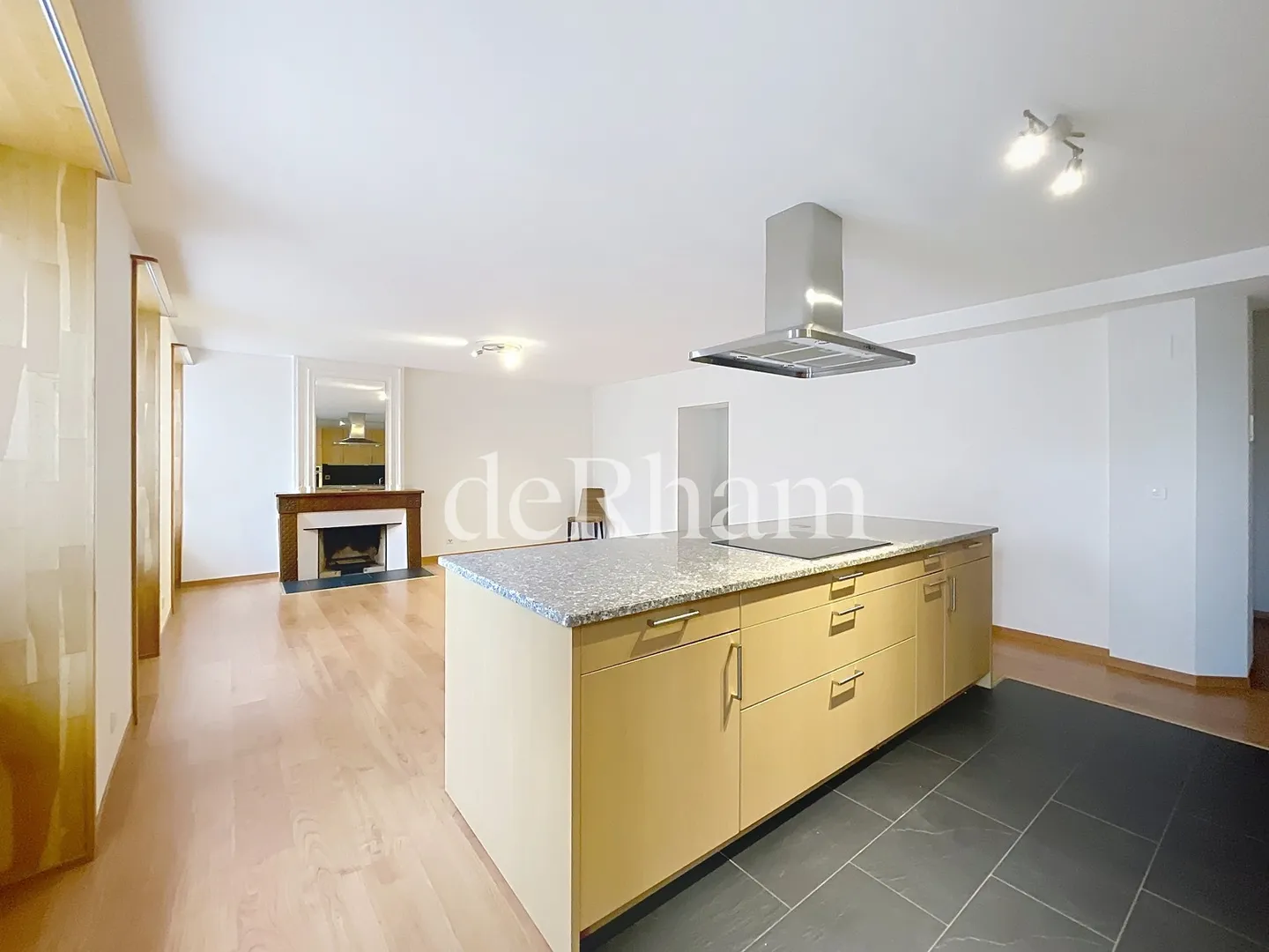 Wunderschöne 5-Zimmer-Wohnung mit privatem Garten - Foto 3 von 12