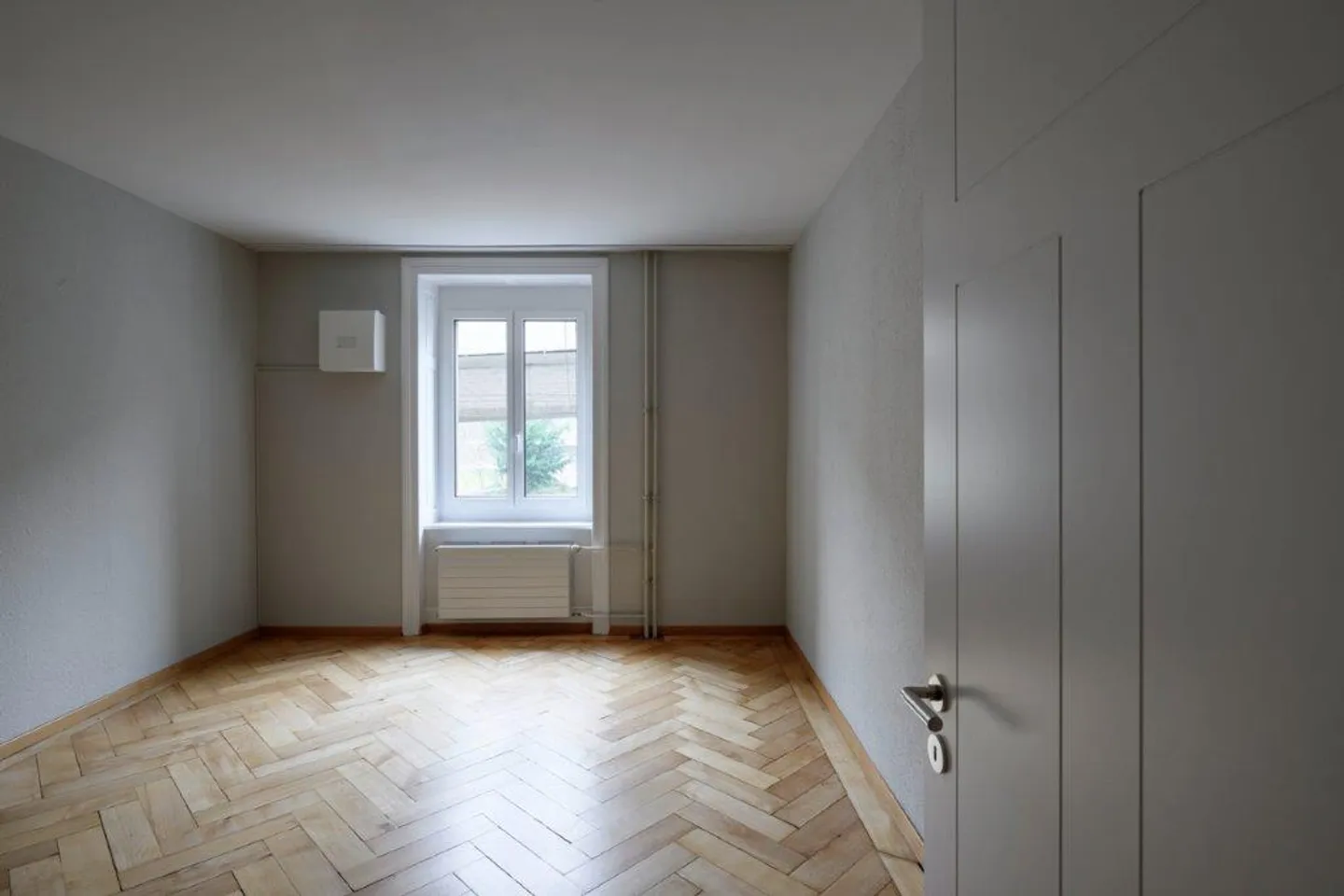 Charmante appartement ancien de 3.0 pièces - entièrement rénové dans un emplacement central - Photo 8 sur 12