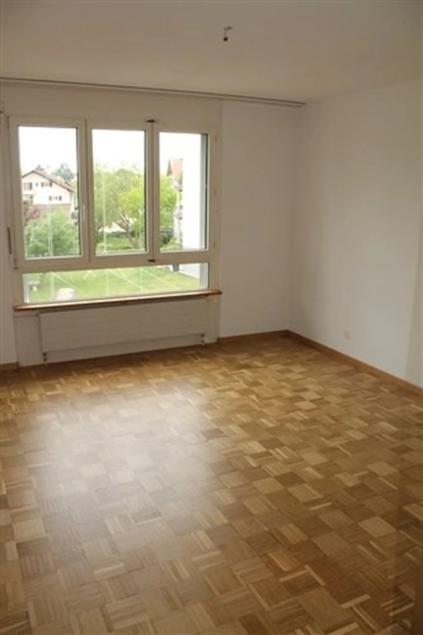 Appartamento luminoso e spazioso di 2,5 stanze al 3° piano - Foto 3 di 7