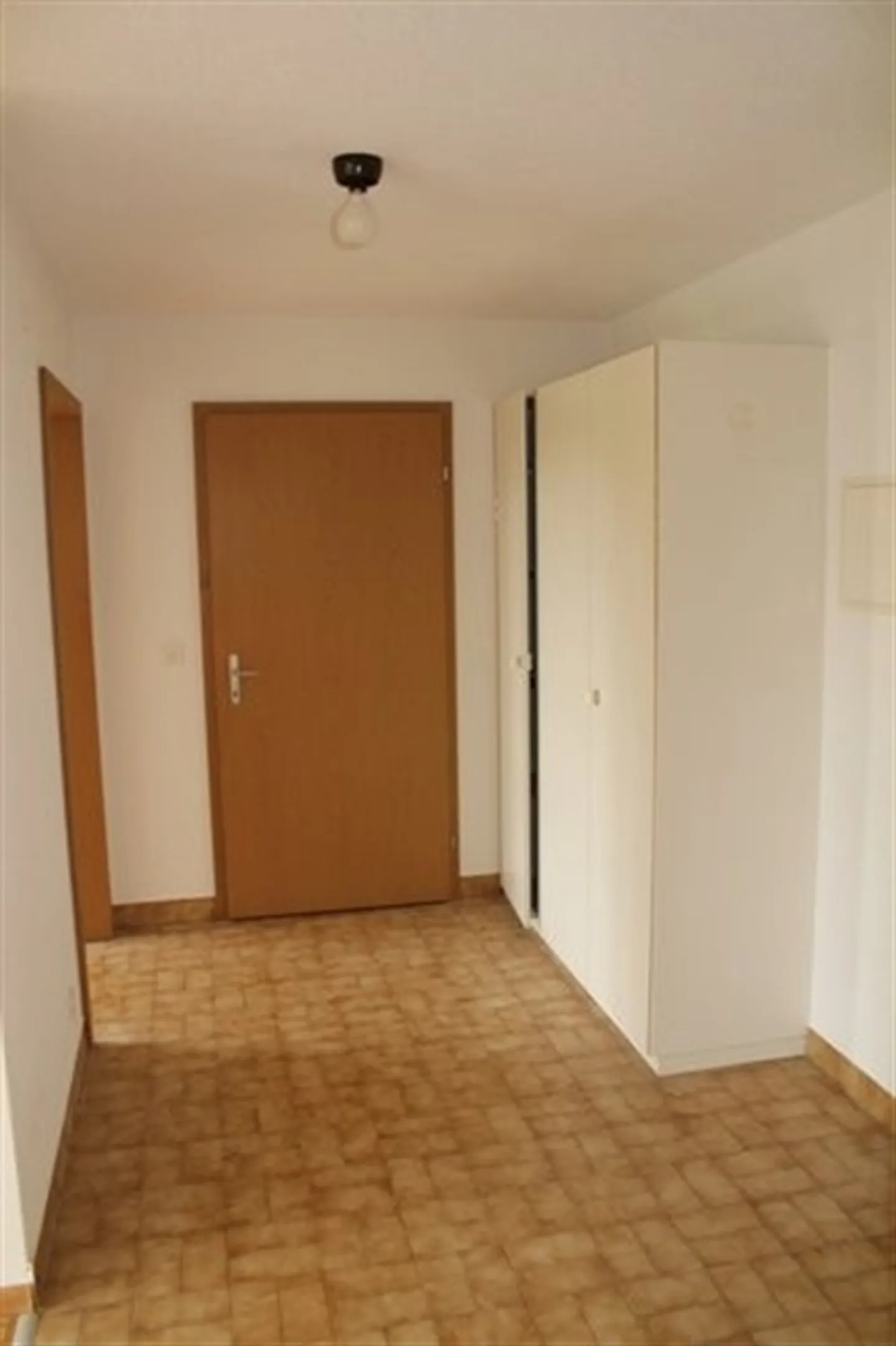 Appartamento luminoso e spazioso di 2,5 stanze al 3° piano - Foto 4 di 7