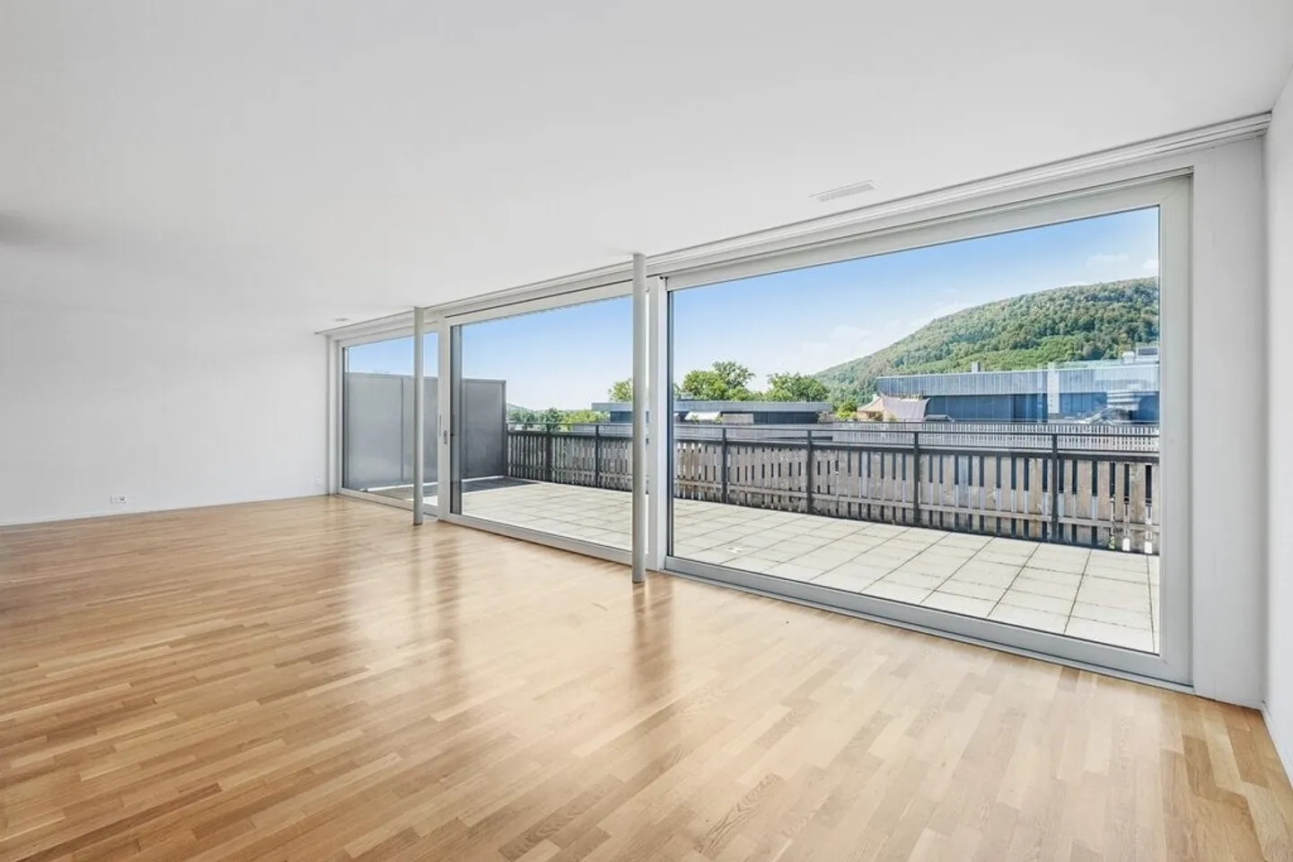 Modernes Attikawohnung mit Balkon - Foto 3 von 10