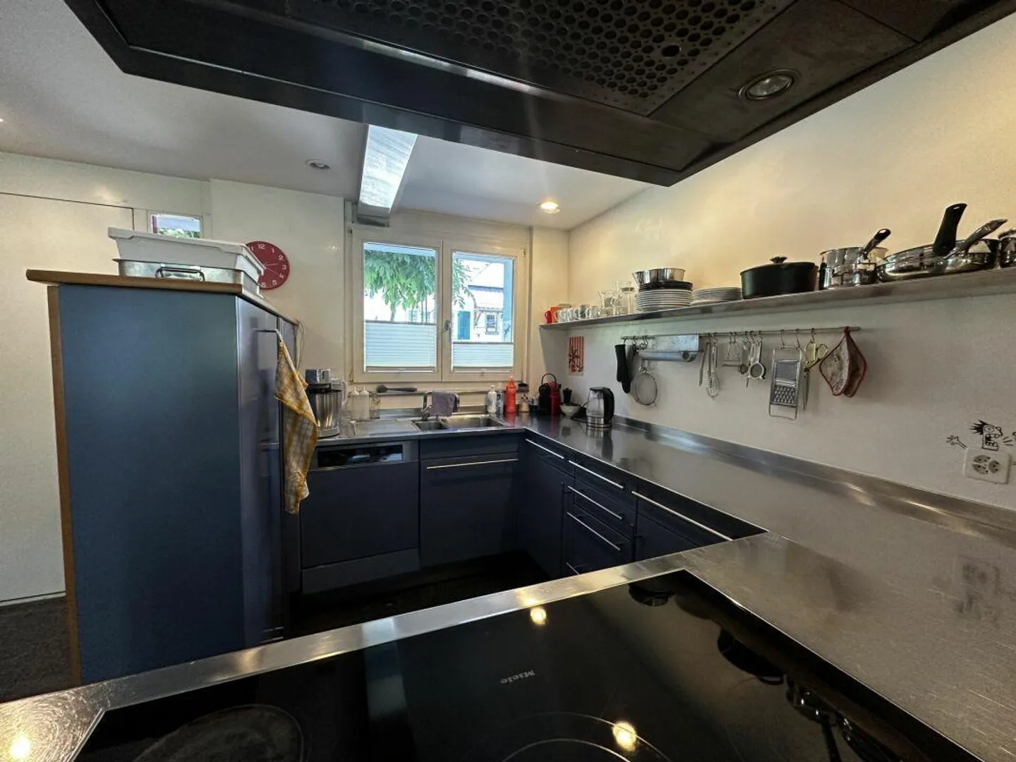 Maison de rangée dans un quartier résidentiel central et ensoleillé - Photo 2 sur 6