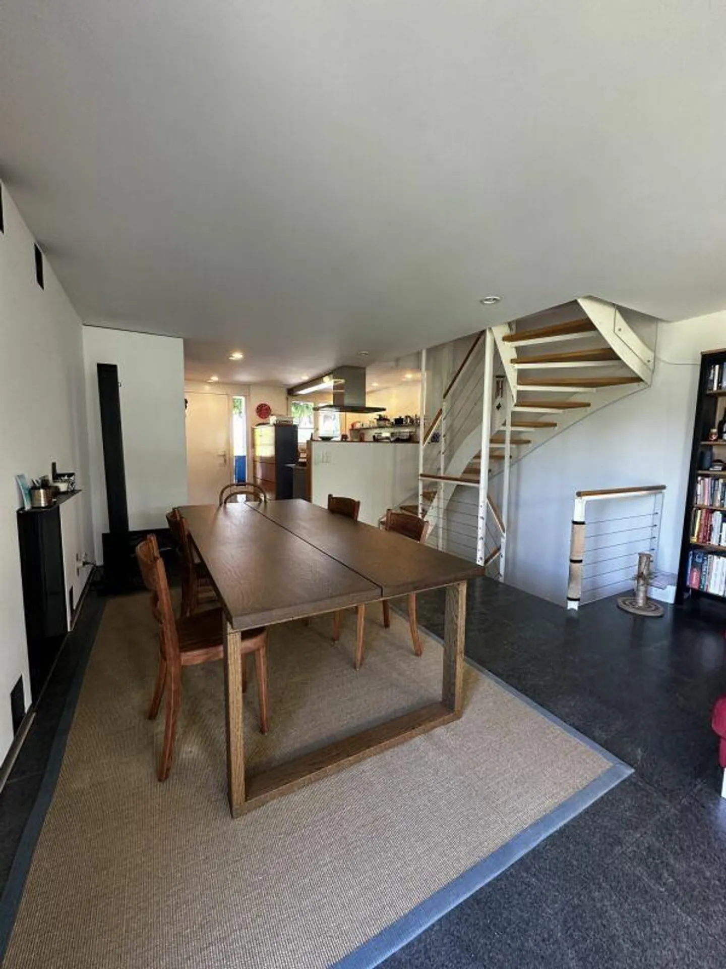 Maison de rangée dans un quartier résidentiel central et ensoleillé - Photo 3 sur 6