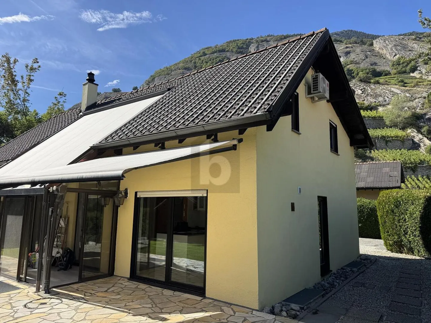 Luminous and Refined Villa in the Midst of the Vineyards - Photo 2 of 6