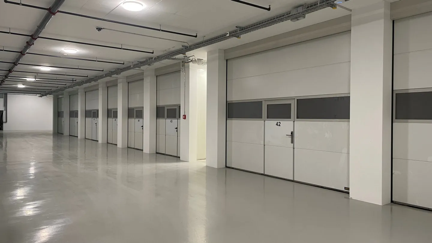 Box funzionale di 49m2 in affitto a Villeneuve - Foto 1 di 3