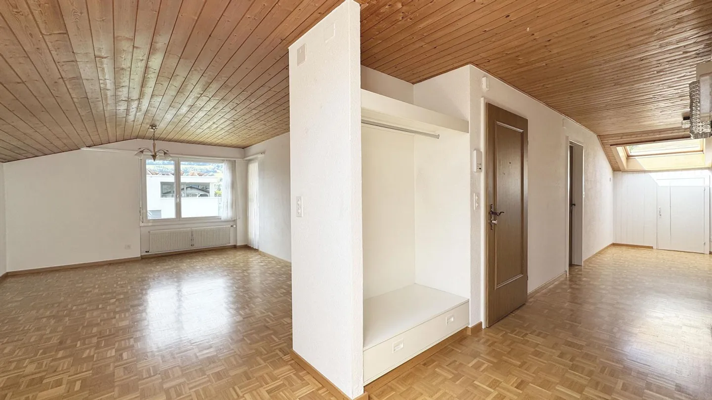 Geräumige Dachwohnung - Foto 2 von 22