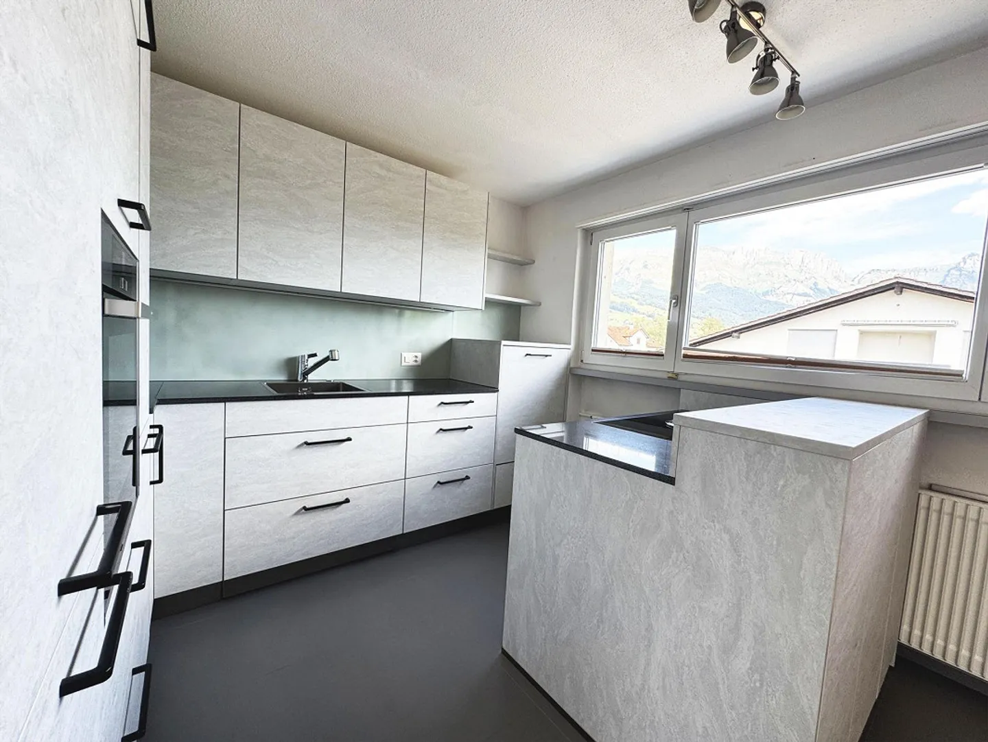 Geräumige Dachwohnung - Foto 8 von 22
