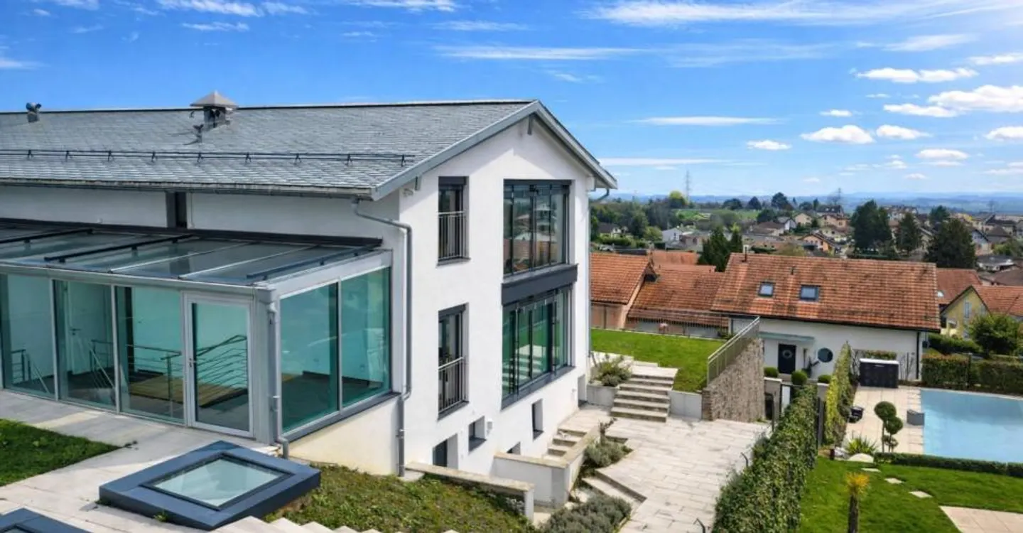 Exceptional Contemporary Villa - Photo 2 of 13