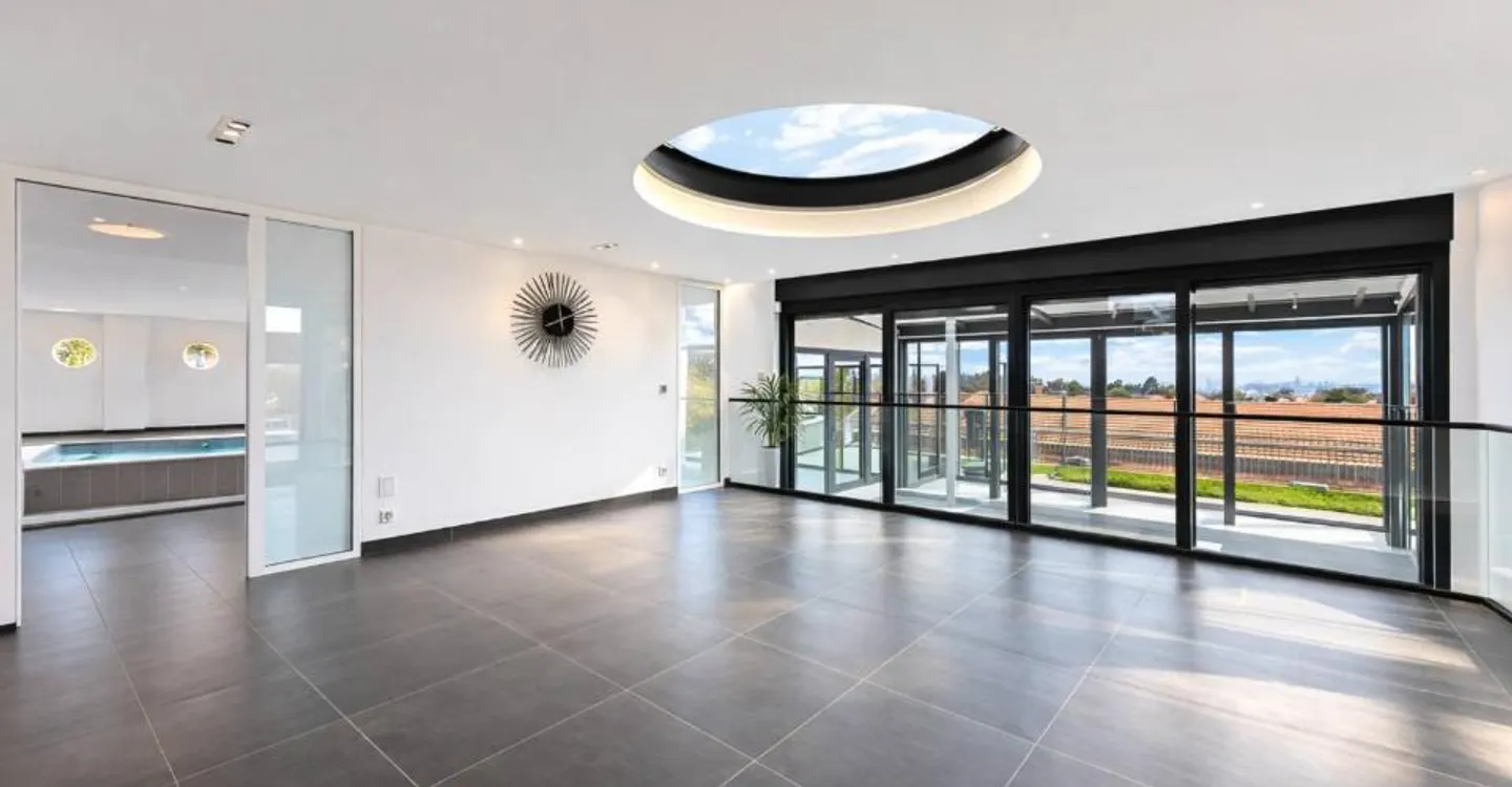 Exceptional Contemporary Villa - Photo 5 of 13
