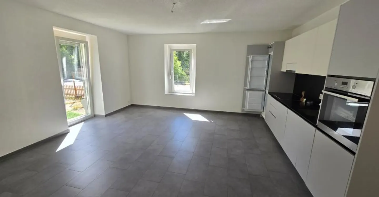 Beautiful apartment with private garden - Photo 4 of 10