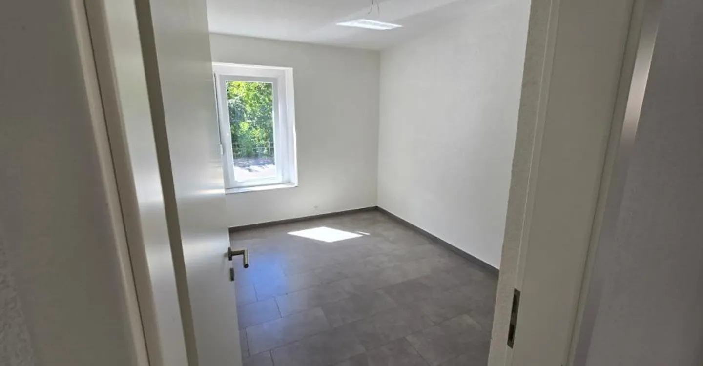 Beautiful apartment with private garden - Photo 6 of 10