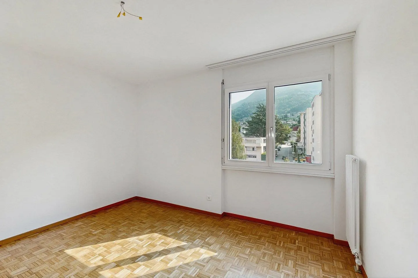 Sun, tranquility, and comfort in Viganello - Photo 8 of 13