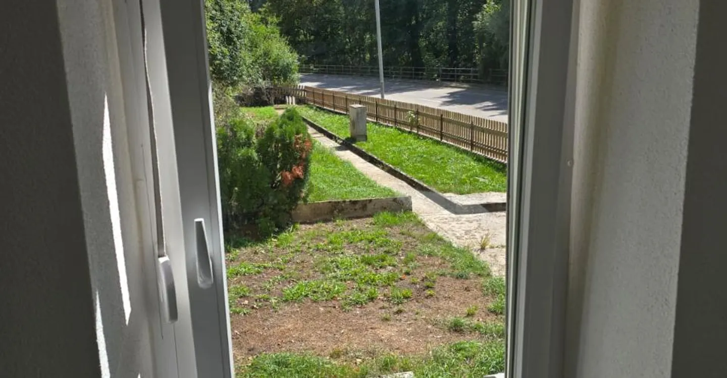 Beautiful apartment with private garden - Photo 1 of 10