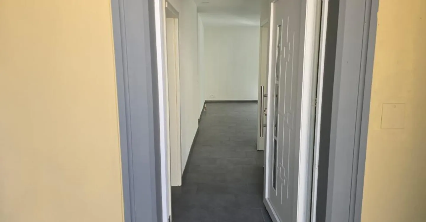 Beautiful apartment with private garden - Photo 2 of 10