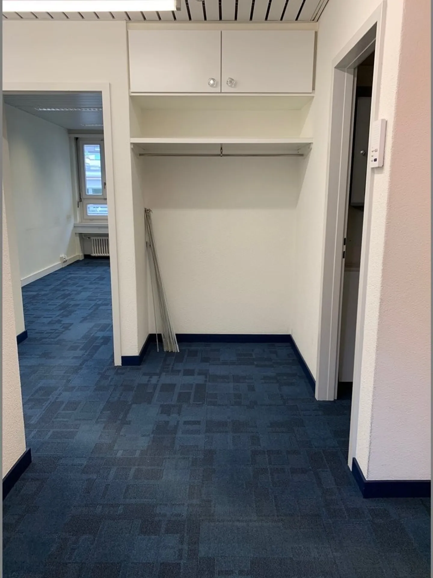 Office space for rent - Photo 4 of 12