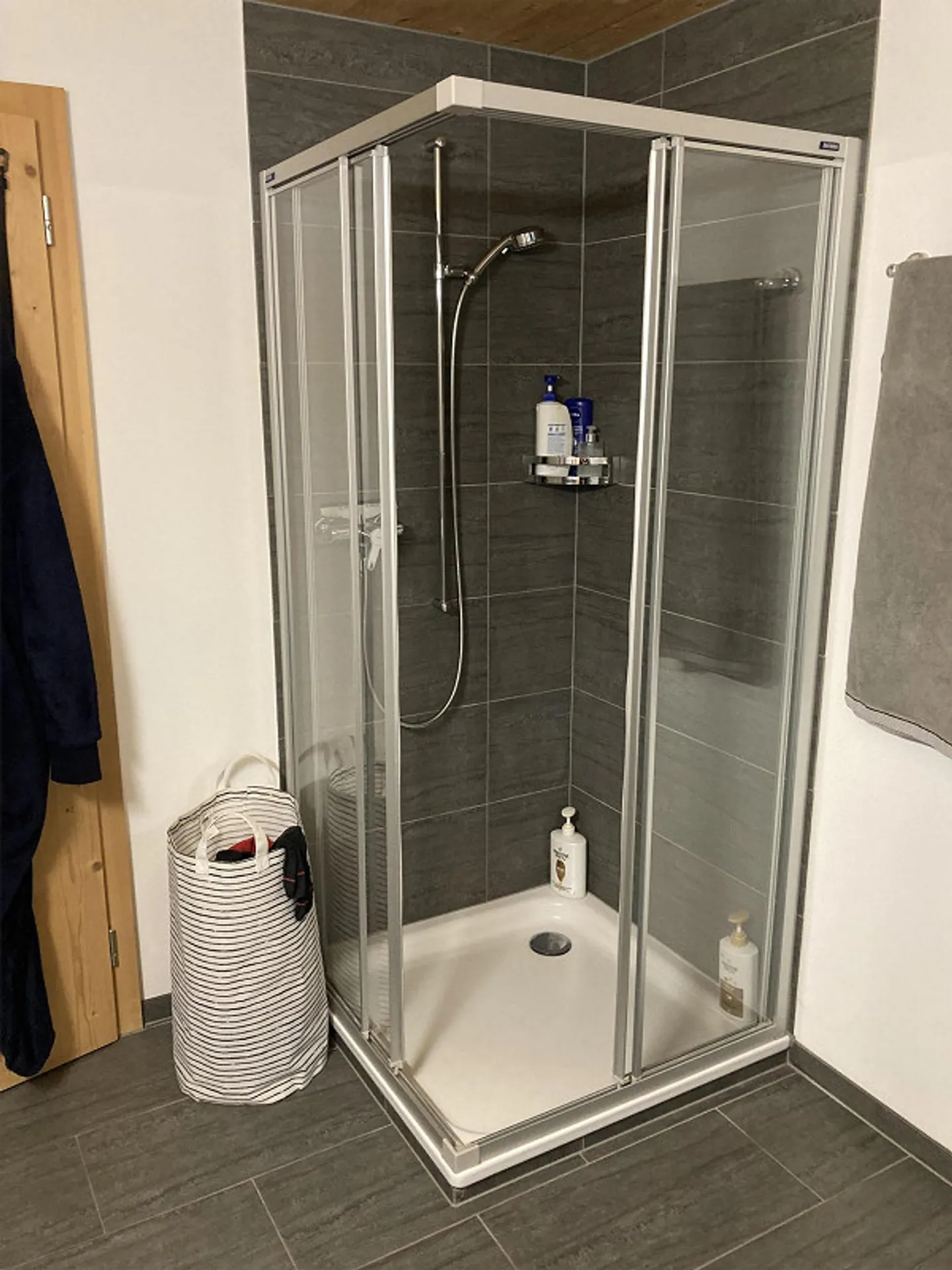 Appartement en duplex spacieux de 4,5 pièces dans un emplacement central à Schiers GR - Photo 9 sur 18