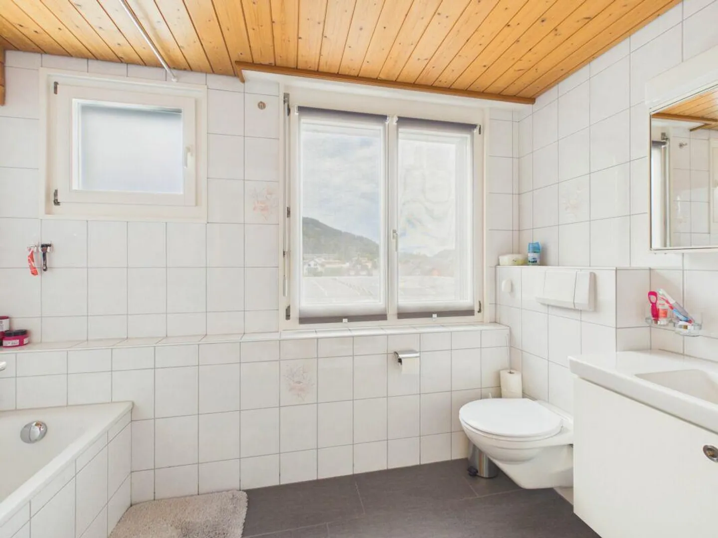 Helle Dachwohnung mit Blick auf die Toggenburger Hügel - Photo 6 of 9