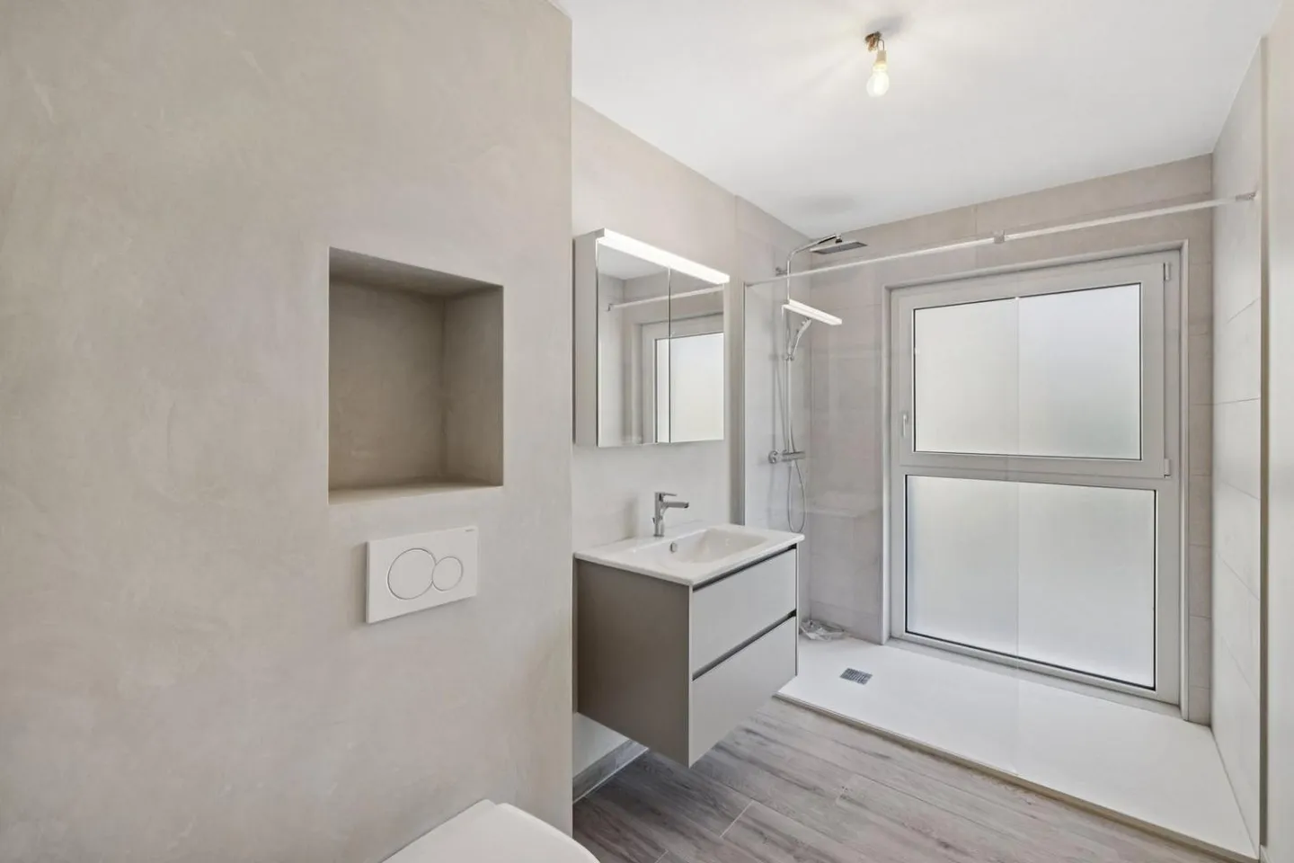 New 2.5-room apartment with beautiful exteriors - Photo 7 of 8