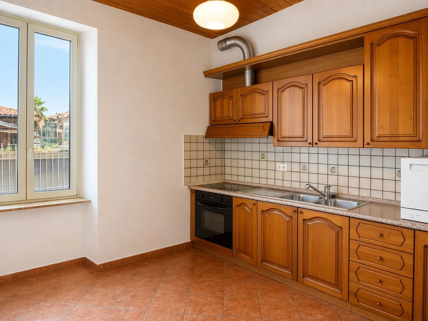 Spacious Multi-Family House with Garage in Balerna - Photo 5 of 13