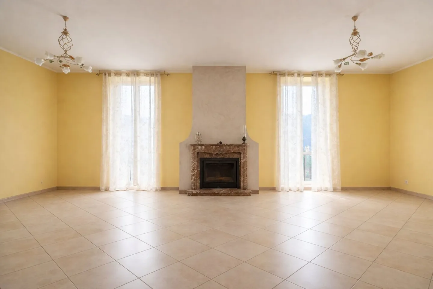 Spacious Multi-Family House with Garage in Balerna - Photo 2 of 13