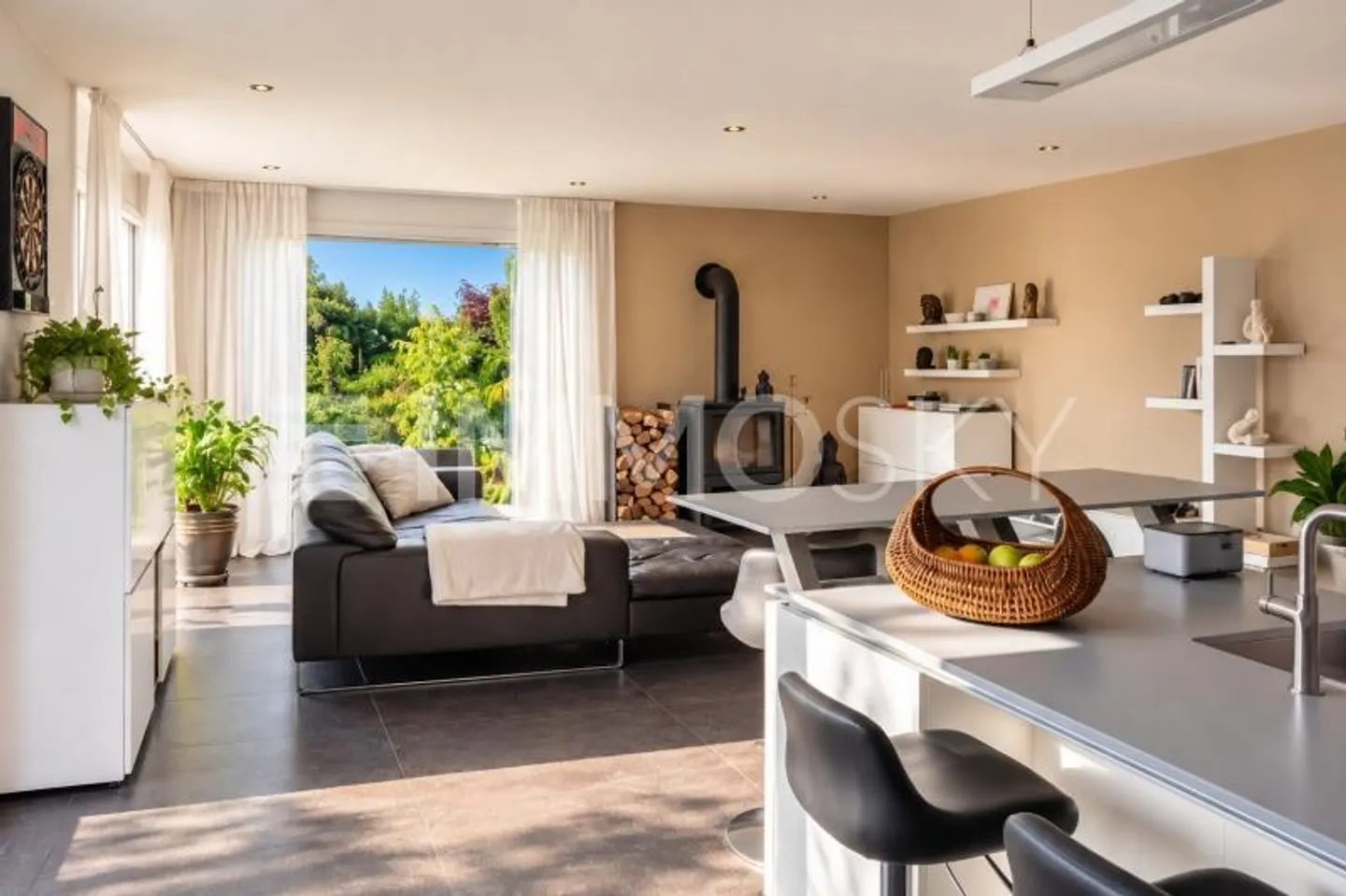 A Home to Fall in Love With - Plenty of Space, Light, and Quality of Life - Photo 3 of 5