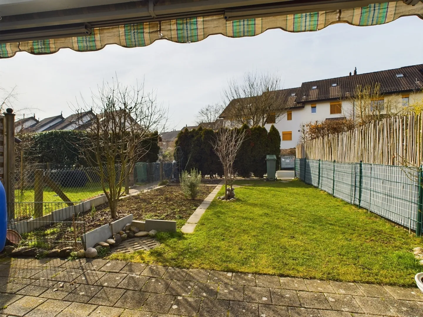 Einladendes Reihenhaus in Winterthur/Dättnau mit 5.5 Zimmern - Foto 11 von 12