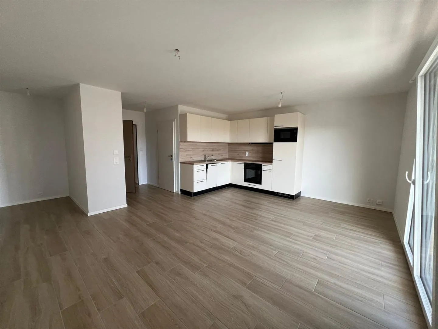 2-room apartment - Photo 2 of 8