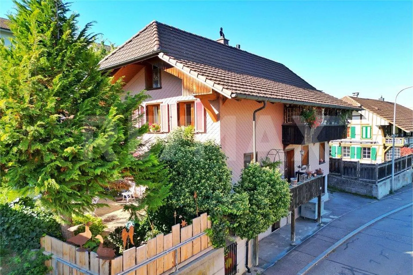 Casa unifamiliare con carattere e ampio spazio - Foto 1 di 13