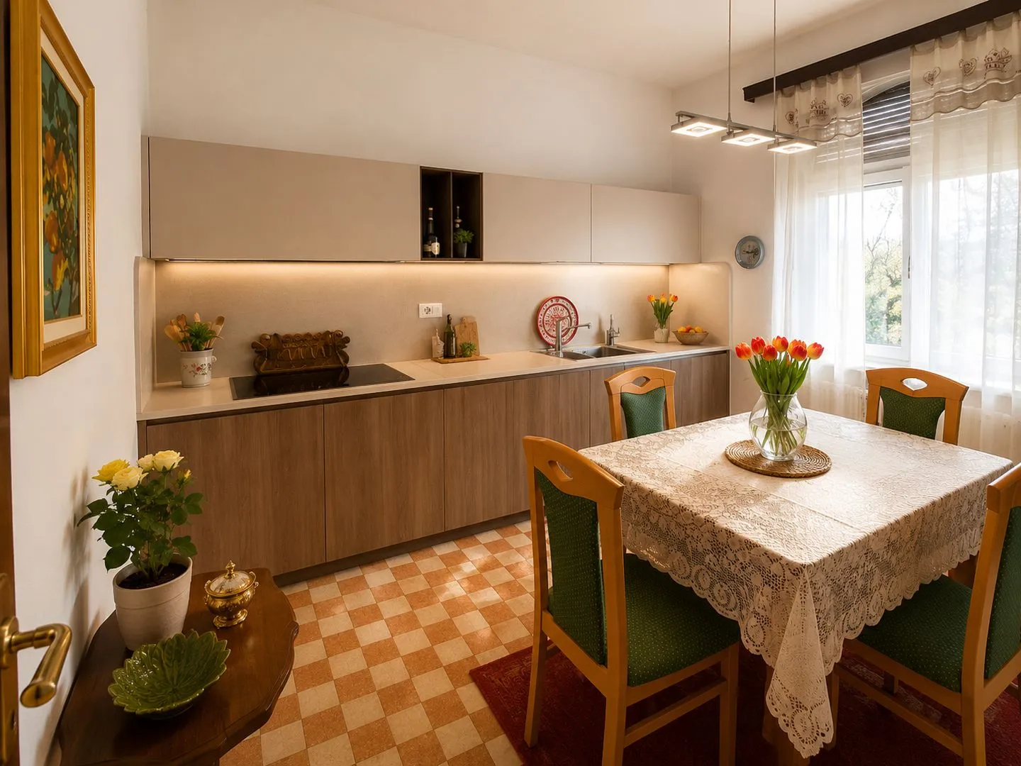 Apartment house - Photo 3 of 5