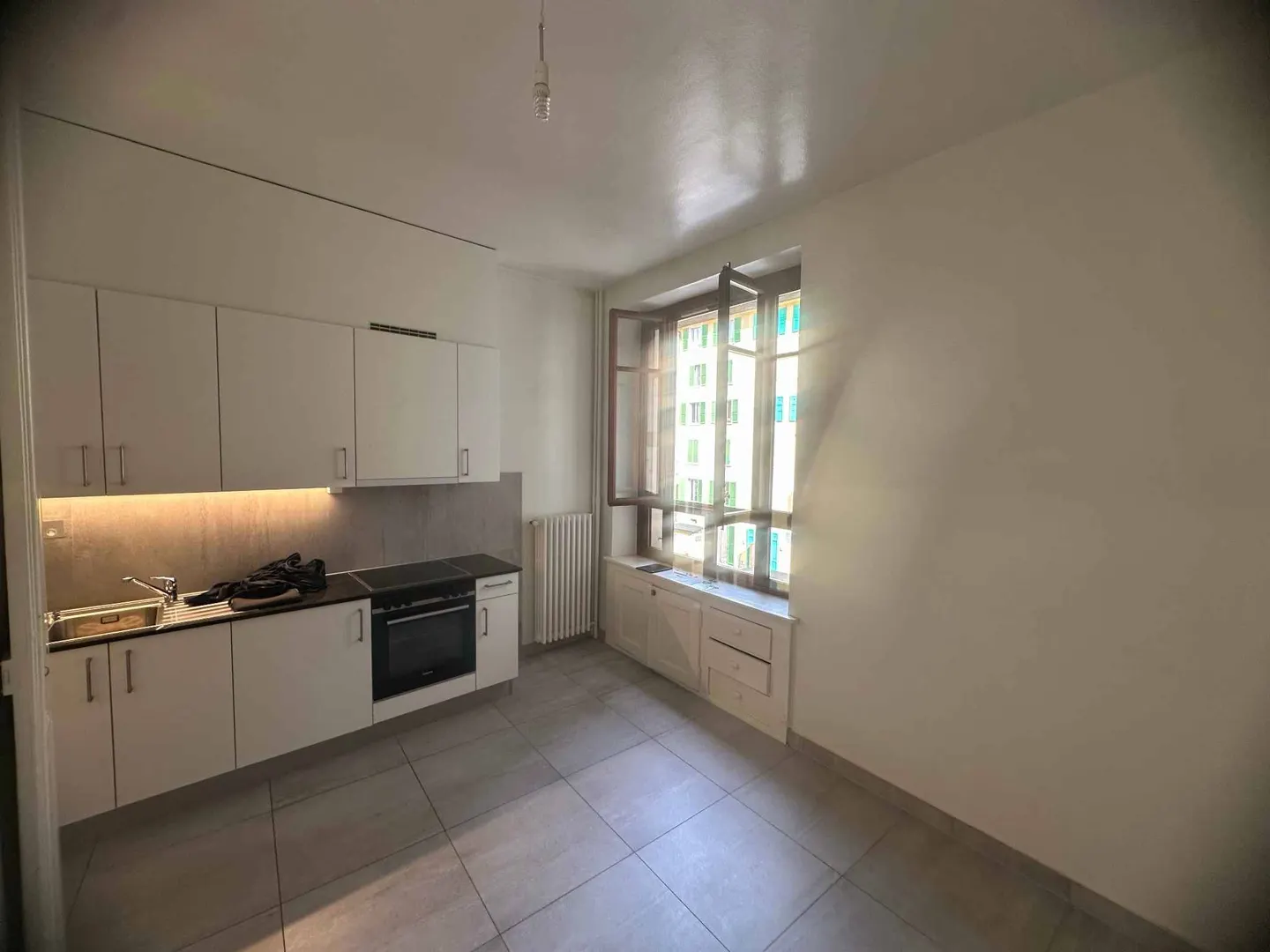 Charmant appartement 2 pièces - Photo 3 sur 5