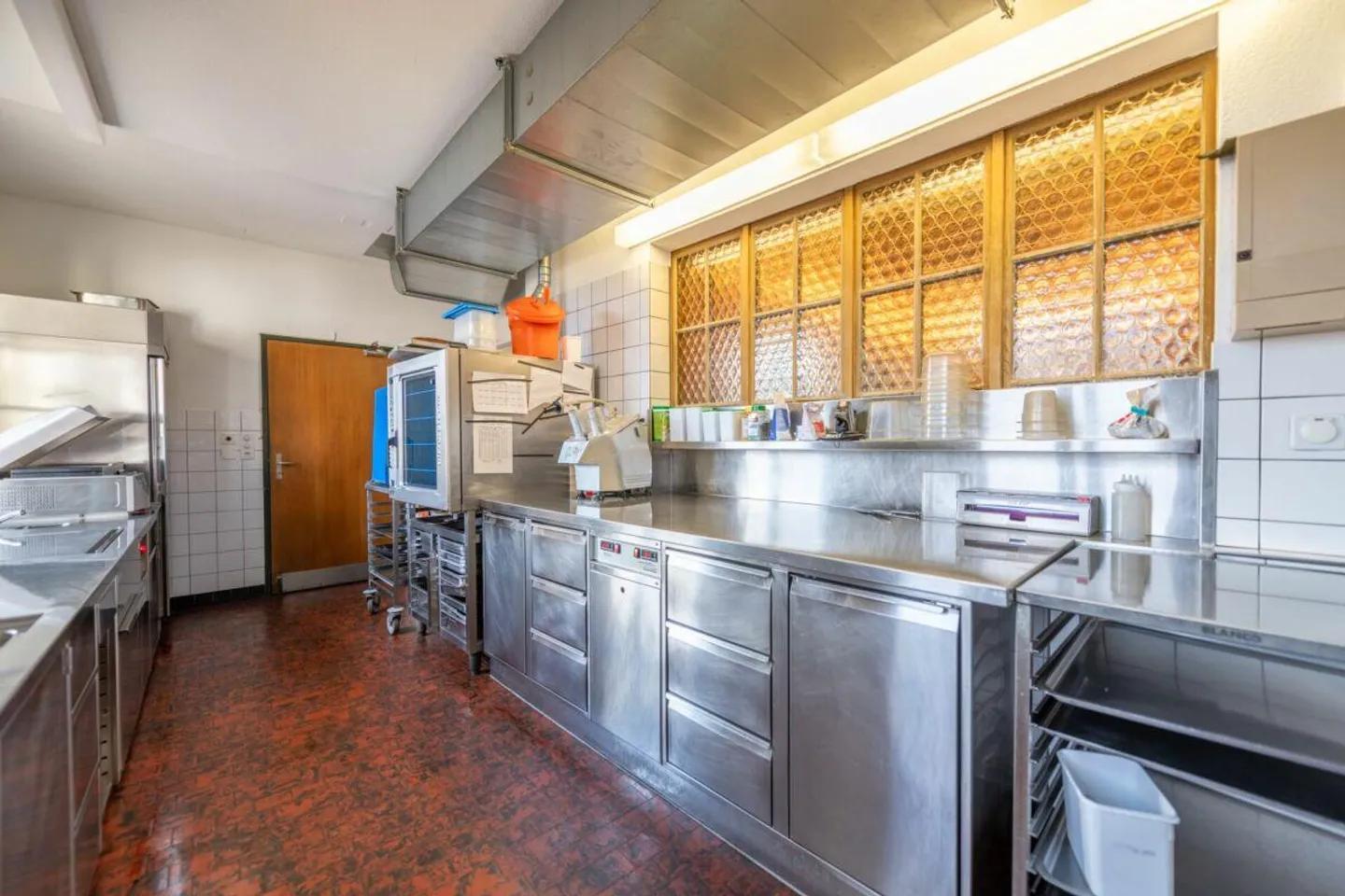 La tradizione incontra il futuro: il ristorante Rebstock aspetta la tua visione - Foto 12 di 30