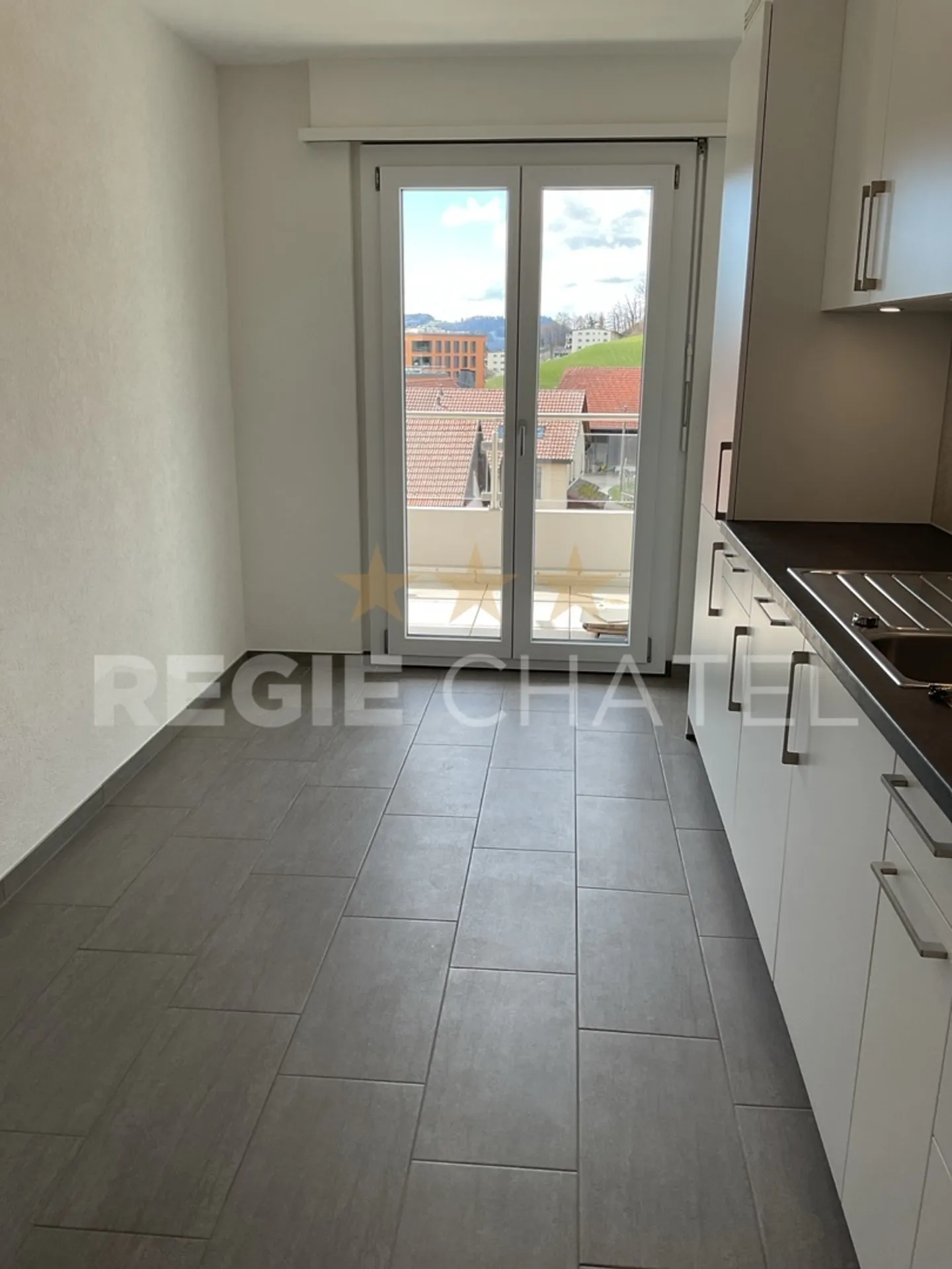 Appartamento 4 locali - Foto 4 di 5
