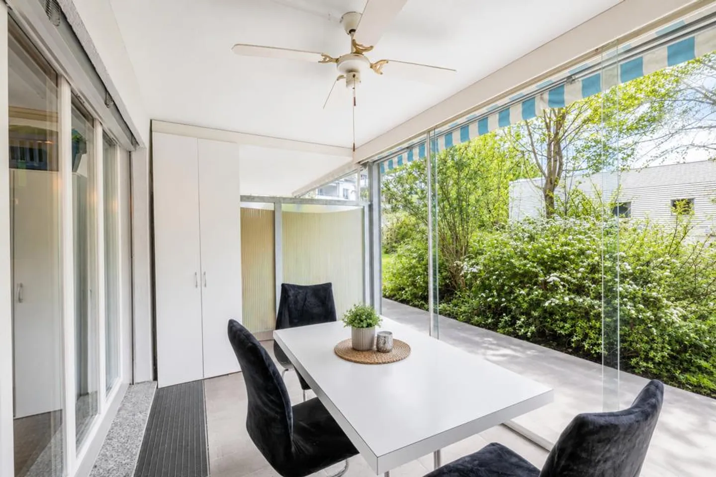 Appartement situé au calme dans la verdure - Photo 3 sur 8