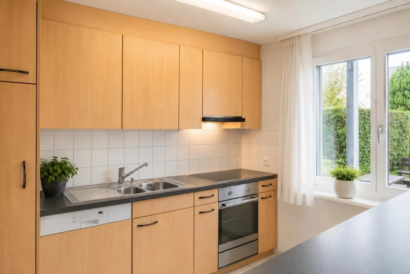 Appartement situé au calme dans la verdure - Photo 6 sur 8