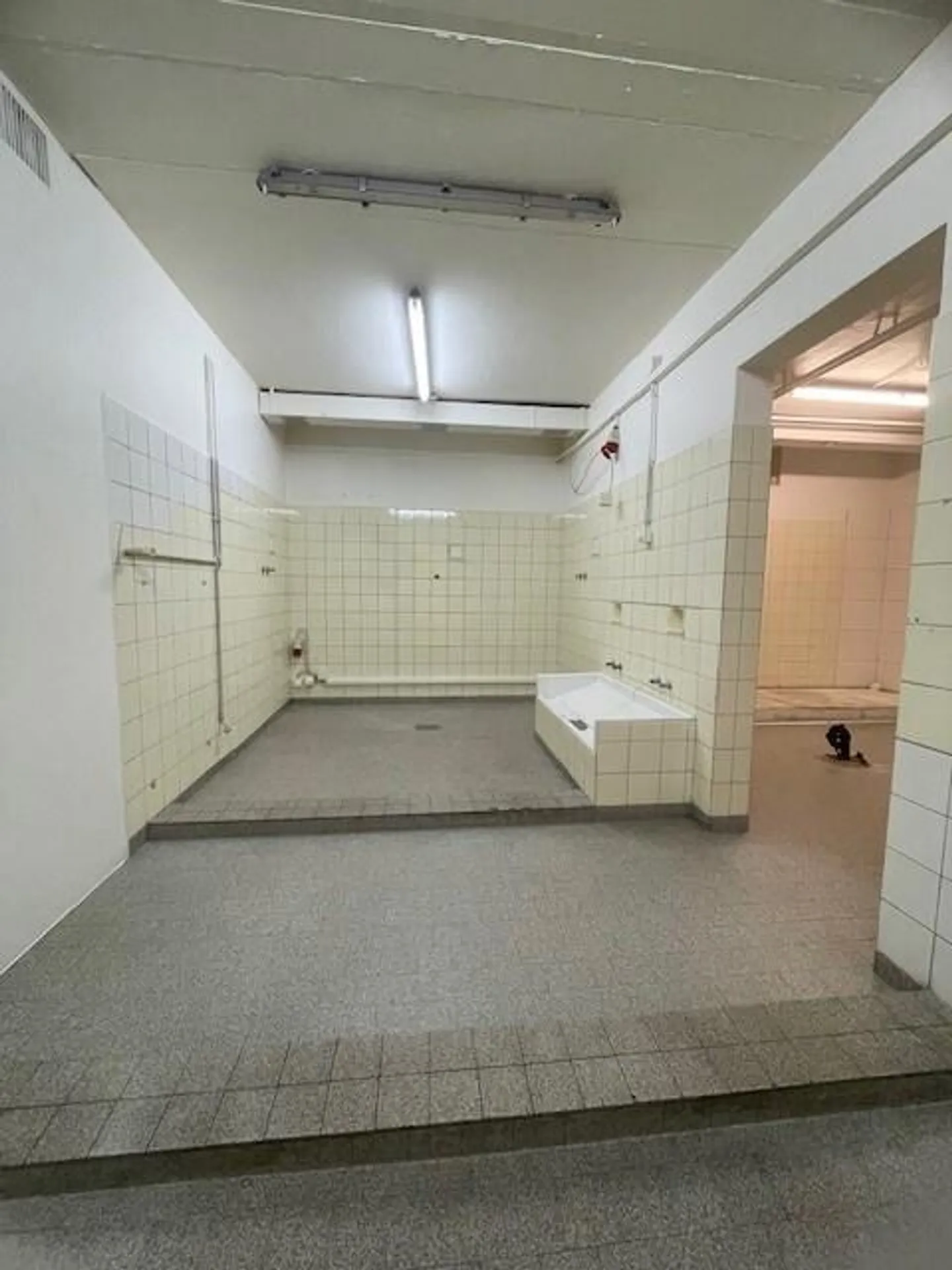 Looking for storage space? - Photo 3 of 7